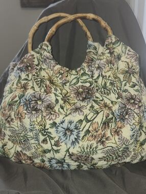 Vintage Floral Tapestry Bamboo-Handle Tote Bag /Purse In A Cream Floral Motif